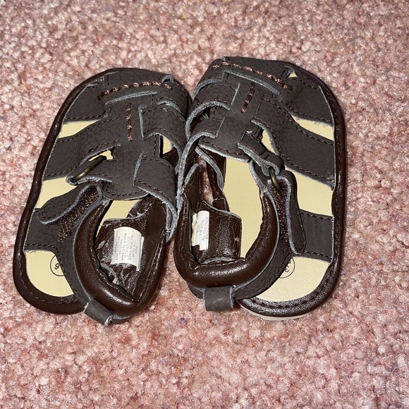 Childrens place sandals 3-6 months - Picture 2 of 2